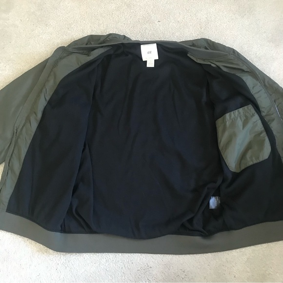 H&M LOGG Men's Army Green Bomber Jacket
Men’s Size L - Picture 3 of 8